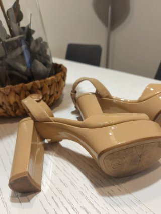 Sandalias Unisa tacón plataforma nude