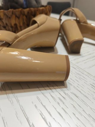 Sandalias Unisa tacón plataforma nude