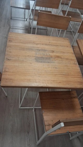 Mesa 70x70 y 4 Sillas Madera