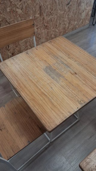 Mesa 70x70 y 4 Sillas Madera
