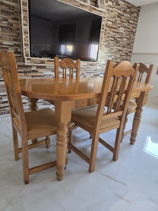 Mesa de comedor con 4sillas de madera