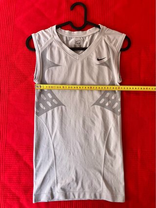 Camiseta Nike sin mangas gris