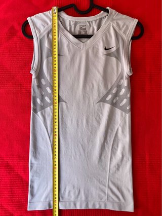 Camiseta Nike sin mangas gris
