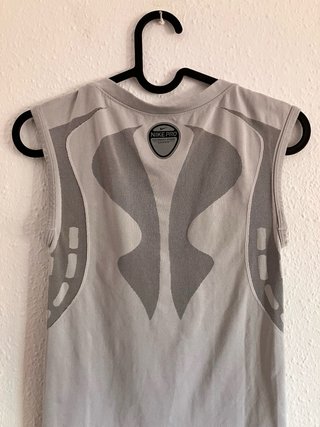Camiseta Nike sin mangas gris