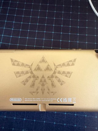 Nintendo Switch Lite Edición Zelda Dorada