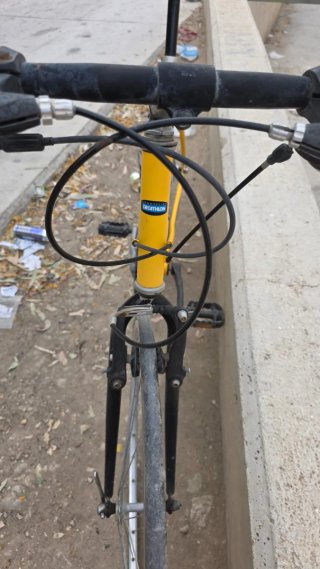 Bicicleta amarilla Decathlon