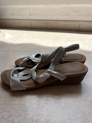 Sandalias plateadas mujer
