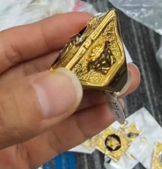 Anillo Versace Grande Dorado 18k Negro
