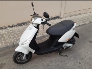 Piaggio Zip 100 Scooter