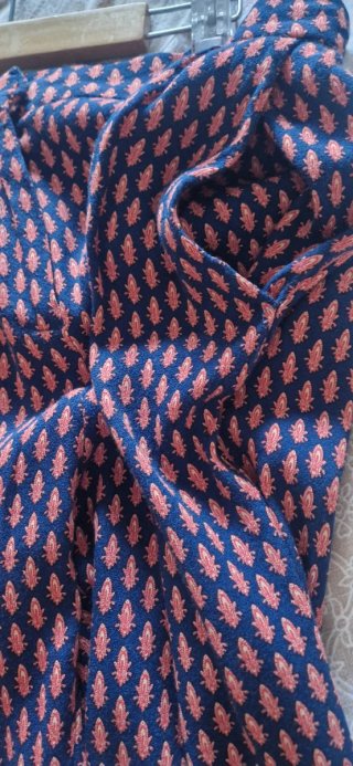 Pantalón estampado mujer en azul y rosa