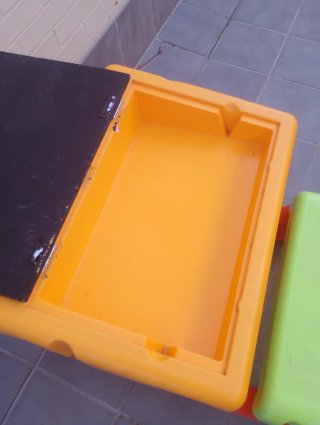 Pupitre infantil con pizarra y asiento