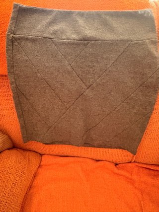 Minifalda gris con diseño