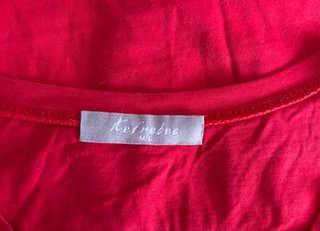 Camiseta roja de manga corta