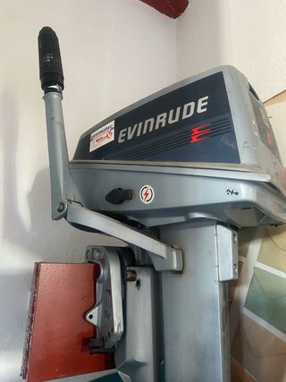 Zodiac con motor Evinrude y remolque
