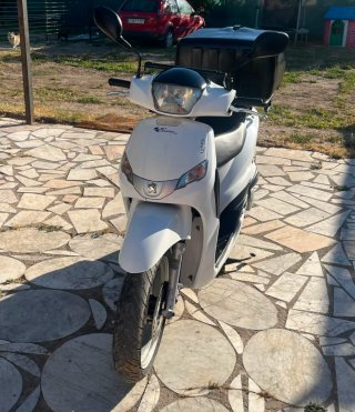 Peugeot tweet 125