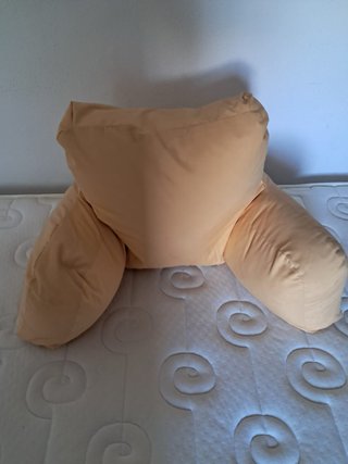 Cojín de cama beige