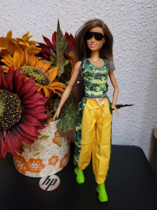 Muñeca Barbie con conjunto deportivo