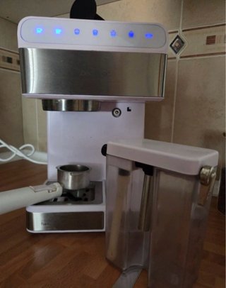 Cafetera Cecotec Blanca y Cromada