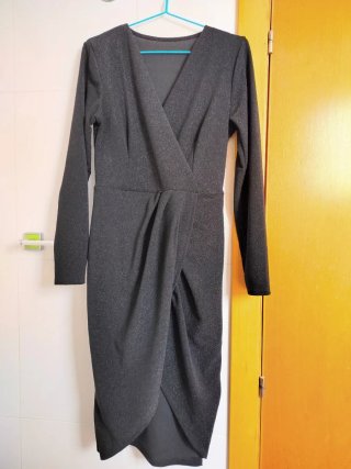 Vestido negro brillante