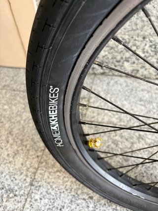Bici BMX alta gama morada única Eclat, Oddysey...