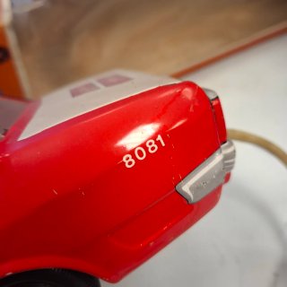 Coche de bomberos de hojalata con mando