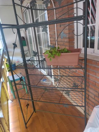 Estantería de jardín metálica