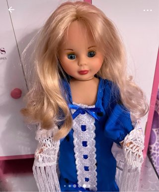Muñeca Kika con traje tradicional