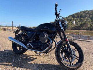 Moto Guzzi V7 II – Estilo Scrambler ¡Única!