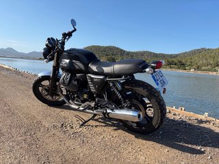 Moto Guzzi V7 II – Estilo Scrambler ¡Única!
