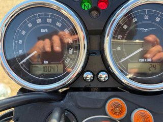 Moto Guzzi V7 II – Estilo Scrambler ¡Única!