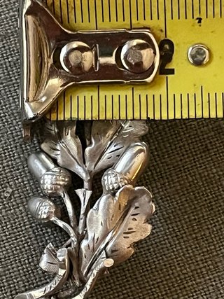 Alfiler antiguo plata bellotas