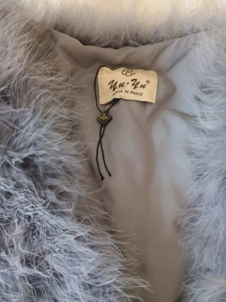 Estola de plumas gris