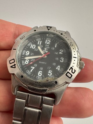 Reloj de pulsera acero inoxidable y esfera negra