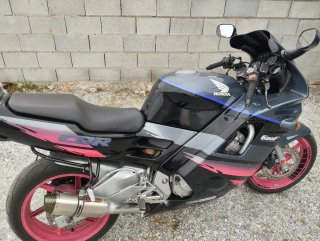 Honda CBR f2 Moto Deportiva Negra y Rosa