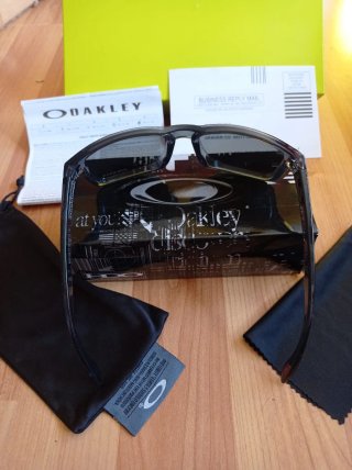 Gafas Oakley grises transparentes y azules