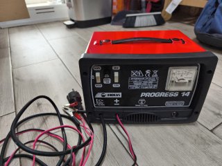 Cargador De Baterías Profesional Helvi