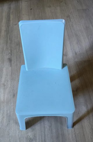 Set da gioco per bambini con tavolo e sedie colorate