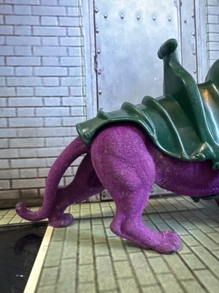 Figura Motu Pantera Morada con Armadura
