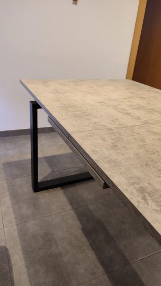 Mesa comedor extensible estilo industrial