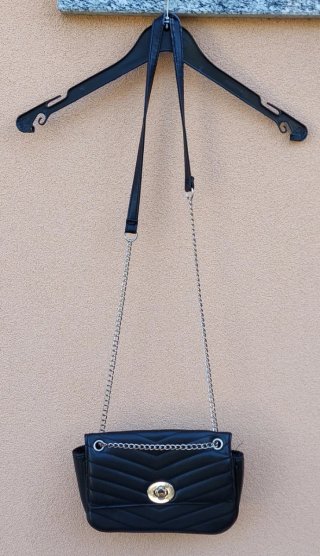 Borsetta tracolla nera Stradivarius