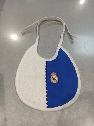 Babero Real Madrid bebé
