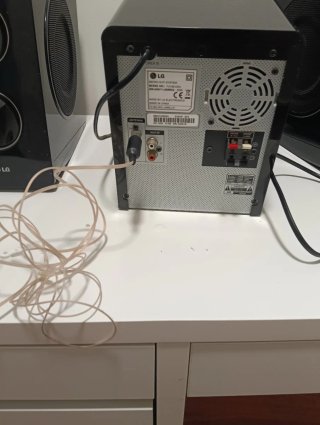 Mini cadena LG con altavoces
