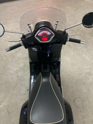 Vespa GT 125 SuperSport Negra