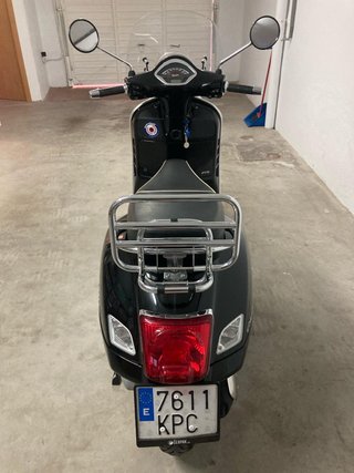 Vespa GT 125 SuperSport Negra