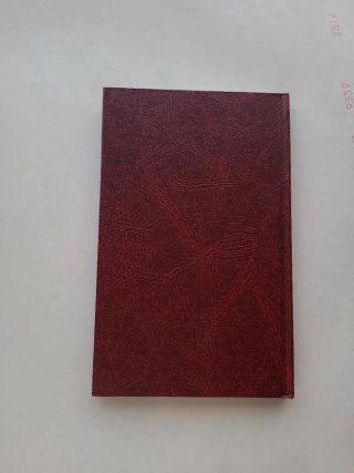 Agenda de piel burdeos con esquinas doradas