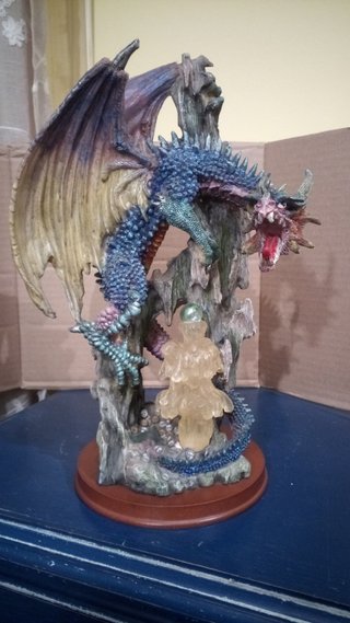 Figura de dragón detallada