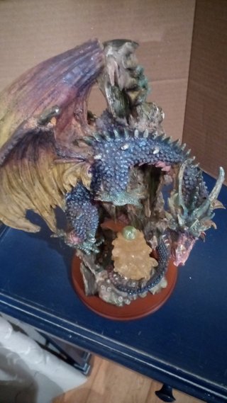 Figura de dragón detallada