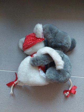 Topolini peluche abbracciati velcro