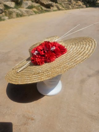 Pamela de paja con flores rojas