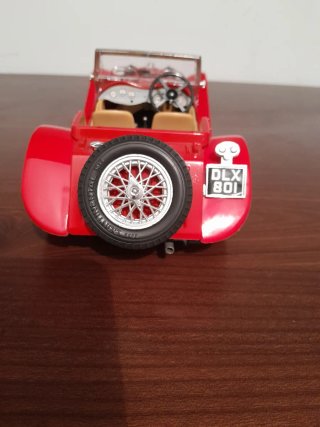 Jaguar SS 100  1/18